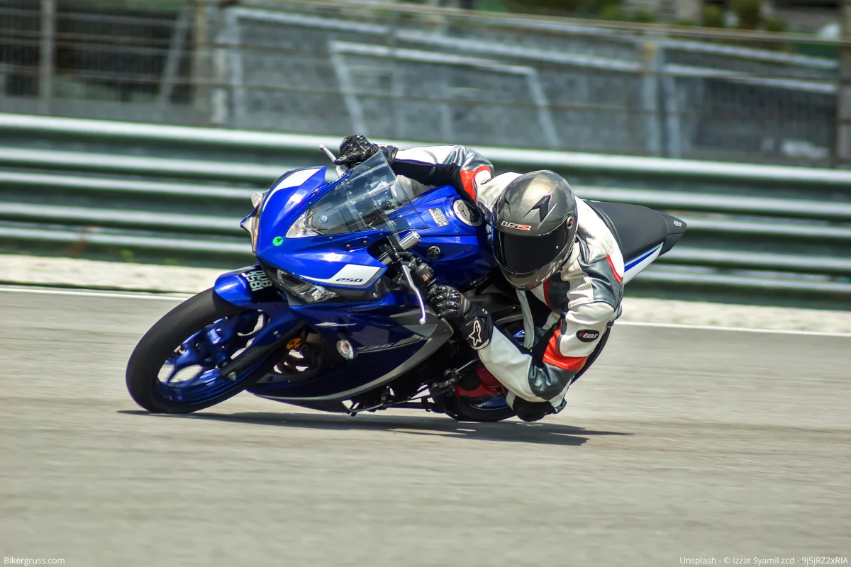 Zum Artikel Sportliche Motorradtypen das Headerbild einer Scene aus dem Motorrad Rennsport