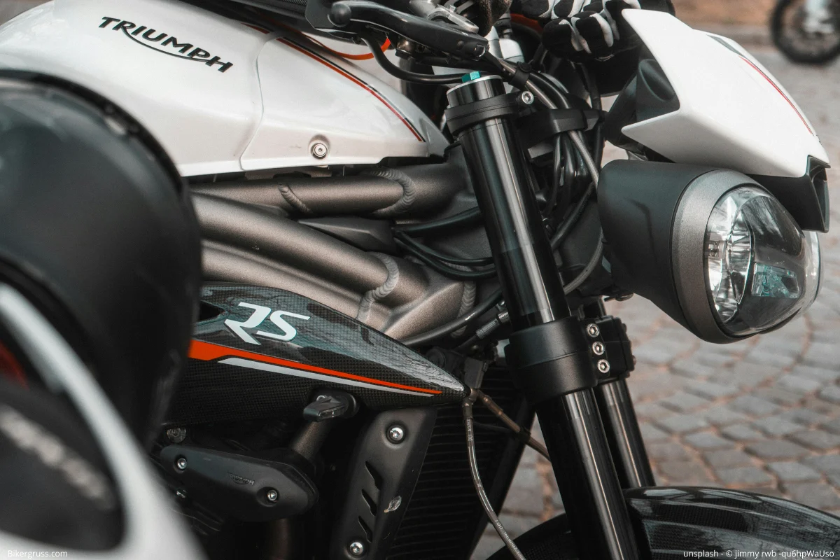 Triumph Speed Triple 1200 RS, edles Naked-Bike mit markantem Look und fortschrittlicher Technik für sportliche Fahrerlebnisse.