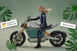 Futuristisches Elektro-Motorrad mit Frau in enger Kleidung und blondem Pferdeschwanz, Blätter mit E-Motorräder Förderung und Steuervorteil wehen um sie herum.