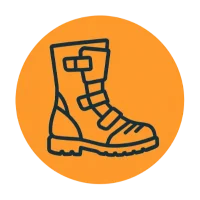 Konturzeichnung eines Motorradschuhs und Motorrads vor orangenem Kreis – Symbolbild für den Motorradschuhe Guide
